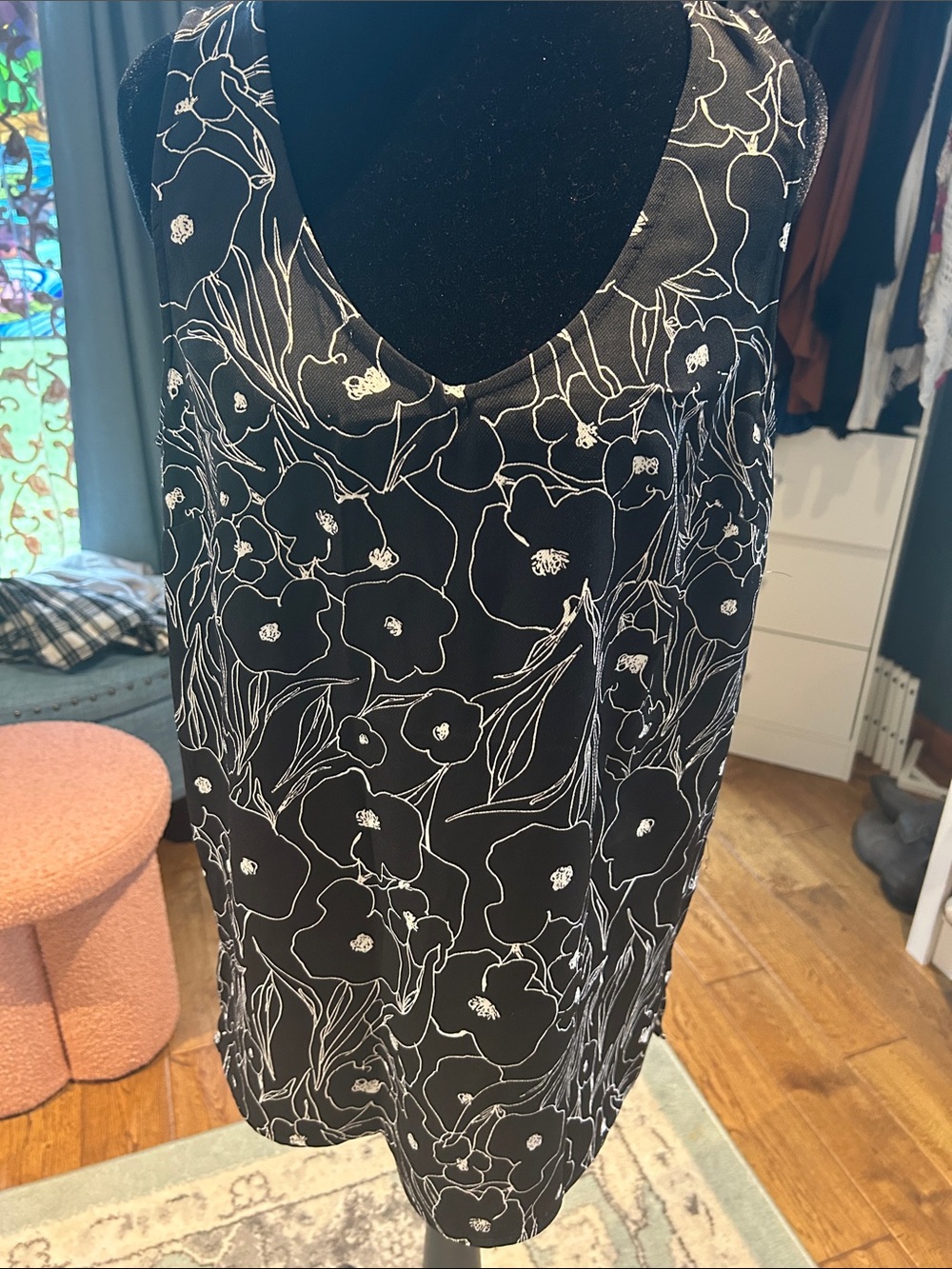 14th & Union Black and White Floral V-Neck Tank